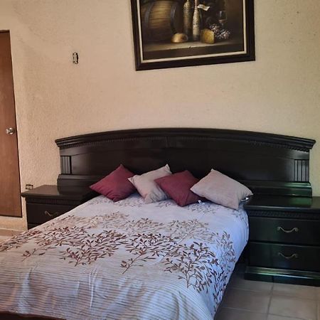 Room In Guest Room - Padrinos Hostal La Paz Full House 외부 사진
